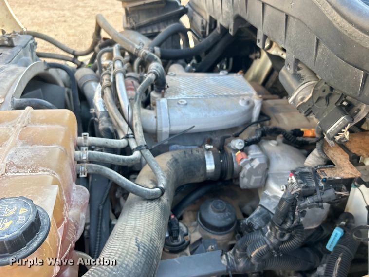 image for item EG0818 2013 International  DuraStar 4000 truck cab and chassis