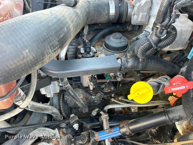 image for item EG0818 2013 International  DuraStar 4000 truck cab and chassis