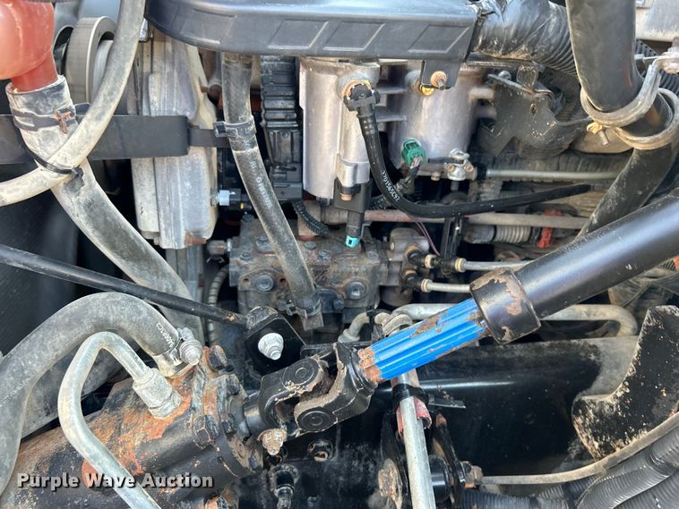 image for item EG0818 2013 International  DuraStar 4000 truck cab and chassis