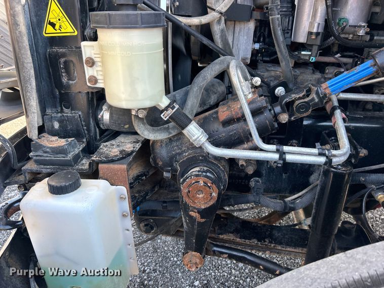 image for item EG0818 2013 International  DuraStar 4000 truck cab and chassis