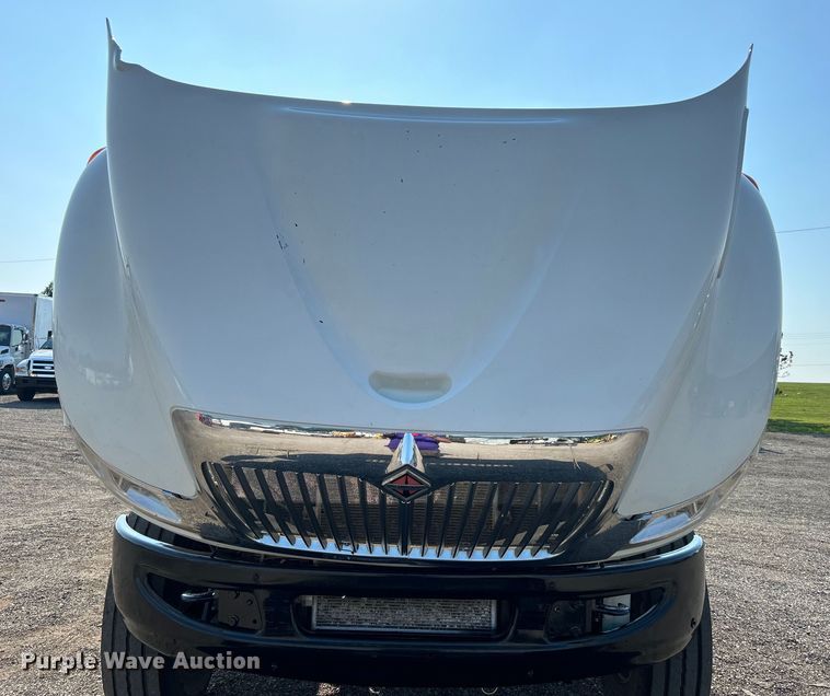 image for item EG0818 2013 International  DuraStar 4000 truck cab and chassis