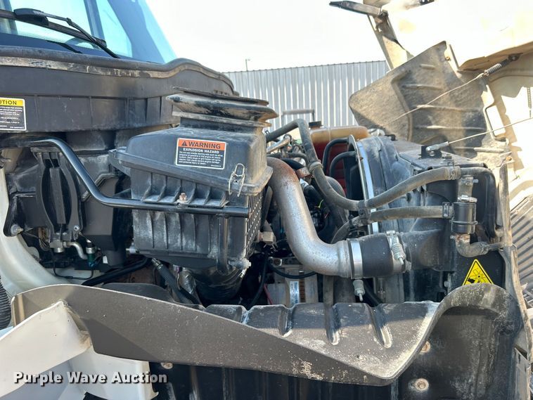 image for item EG0818 2013 International  DuraStar 4000 truck cab and chassis