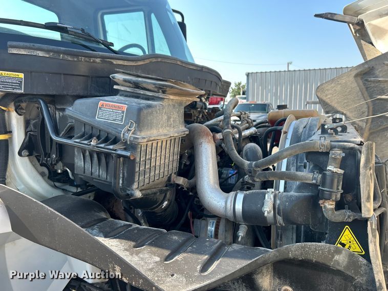 image for item EG0818 2013 International  DuraStar 4000 truck cab and chassis