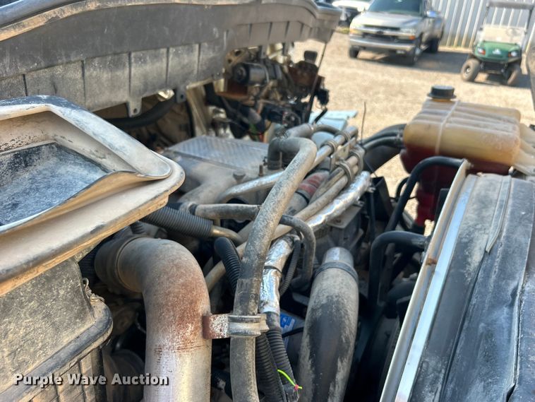 image for item EG0818 2013 International  DuraStar 4000 truck cab and chassis