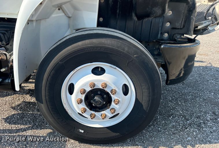 image for item EG0818 2013 International  DuraStar 4000 truck cab and chassis