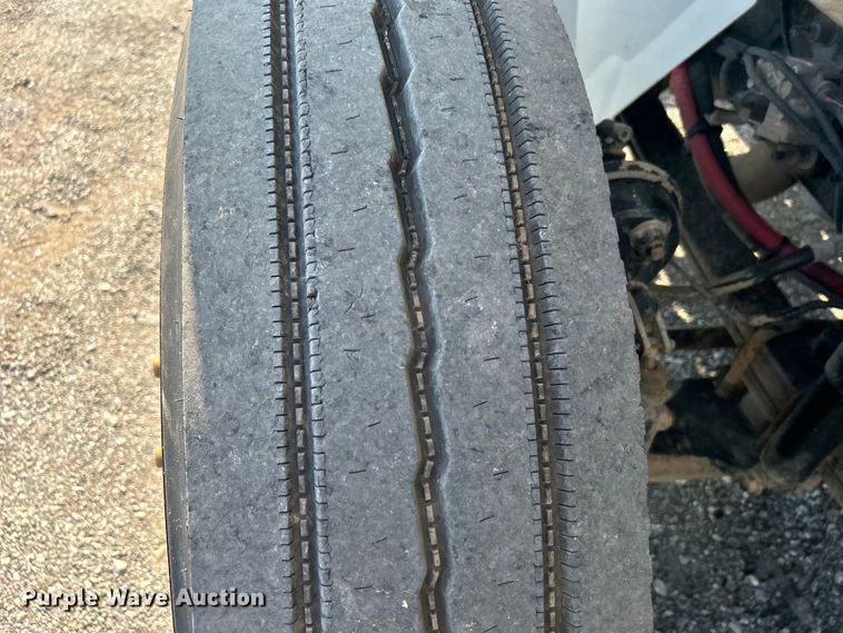 image for item EG0818 2013 International  DuraStar 4000 truck cab and chassis