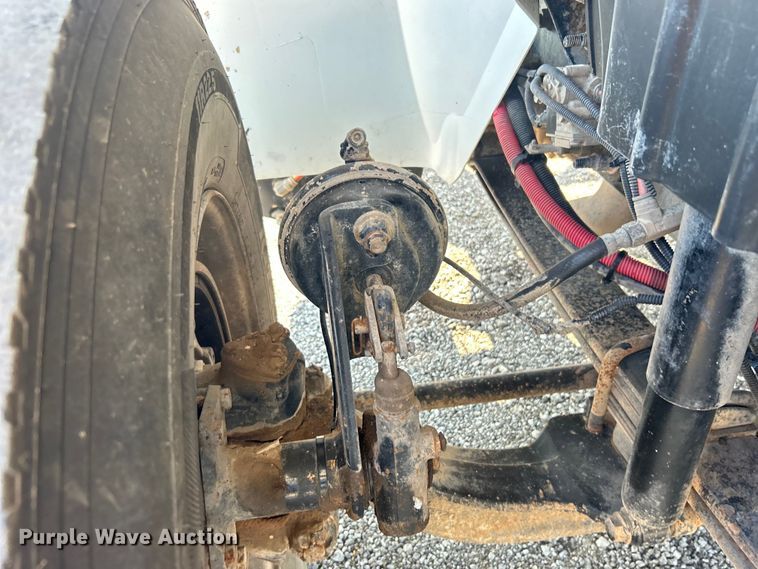 image for item EG0818 2013 International  DuraStar 4000 truck cab and chassis