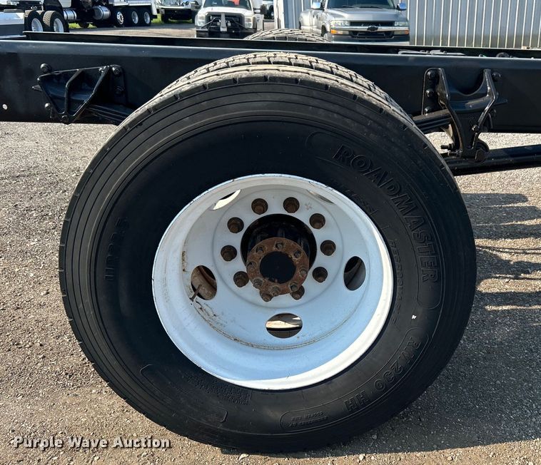 image for item EG0818 2013 International  DuraStar 4000 truck cab and chassis