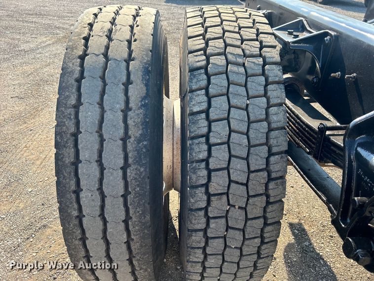 image for item EG0818 2013 International  DuraStar 4000 truck cab and chassis