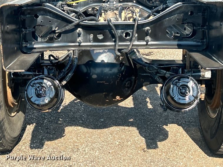 image for item EG0818 2013 International  DuraStar 4000 truck cab and chassis