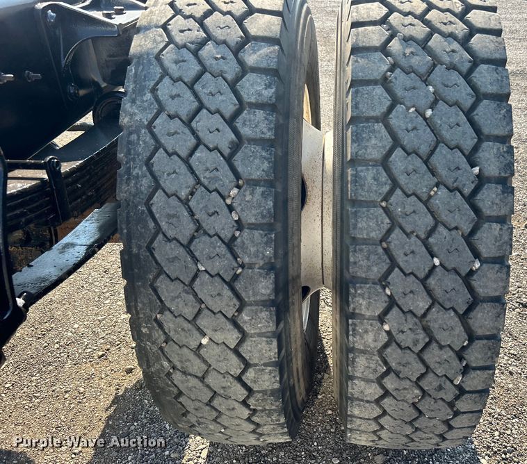 image for item EG0818 2013 International  DuraStar 4000 truck cab and chassis