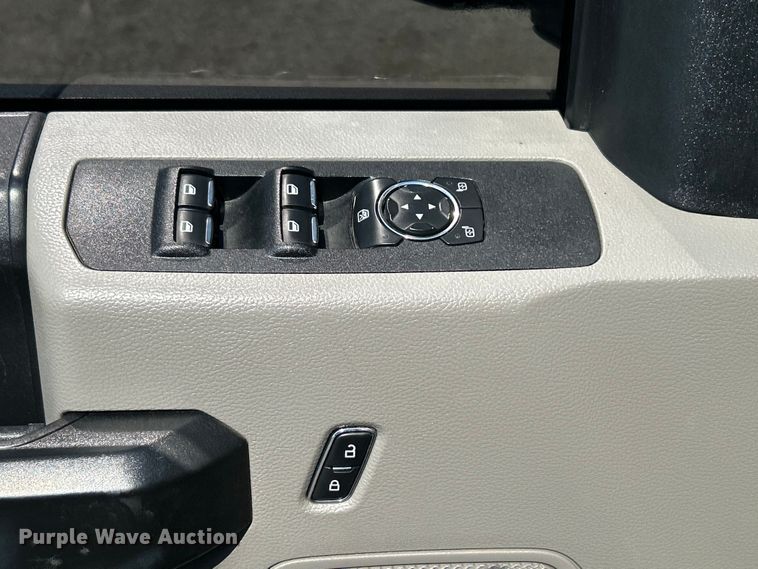 image for item EG0820 2019 Ford F550 Super Duty Crew Cab winch truck