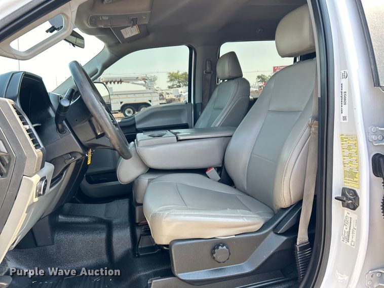 image for item EG0820 2019 Ford F550 Super Duty Crew Cab winch truck