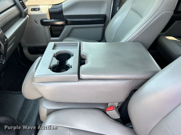 image for item EG0820 2019 Ford F550 Super Duty Crew Cab winch truck