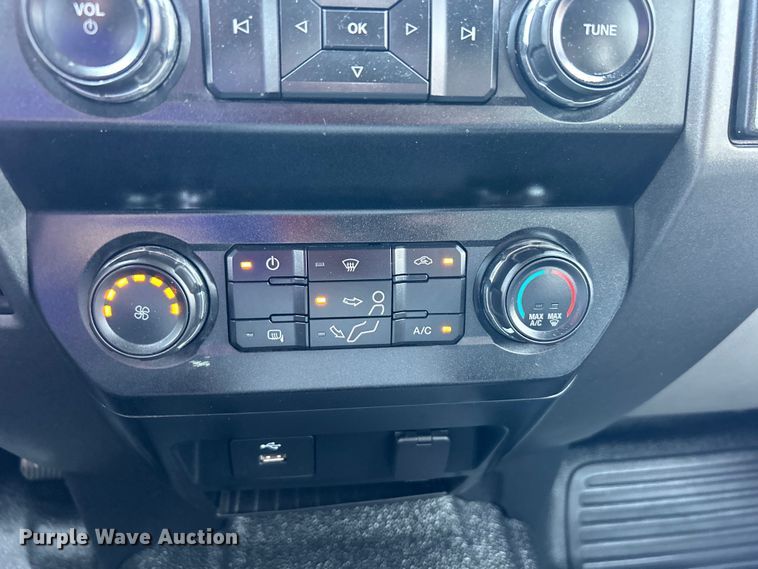 image for item EG0820 2019 Ford F550 Super Duty Crew Cab winch truck