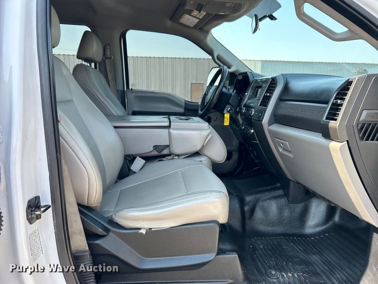 image for item EG0820 2019 Ford F550 Super Duty Crew Cab winch truck