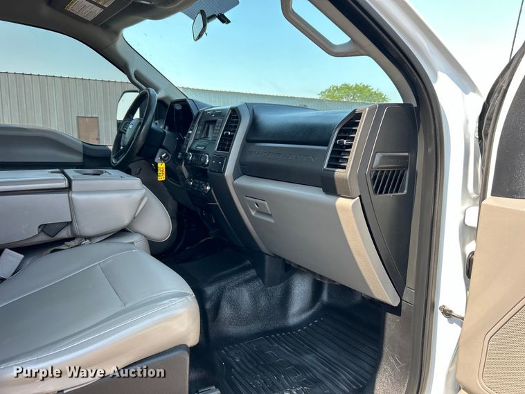 image for item EG0820 2019 Ford F550 Super Duty Crew Cab winch truck