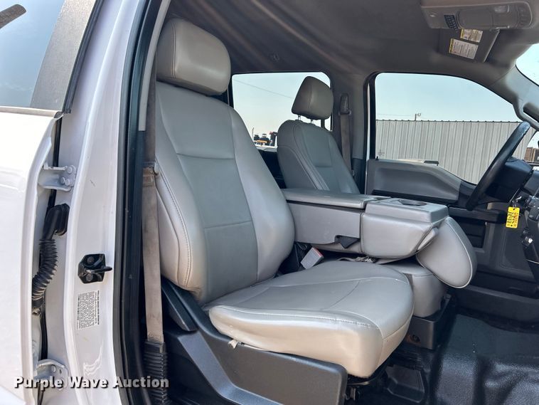 image for item EG0820 2019 Ford F550 Super Duty Crew Cab winch truck