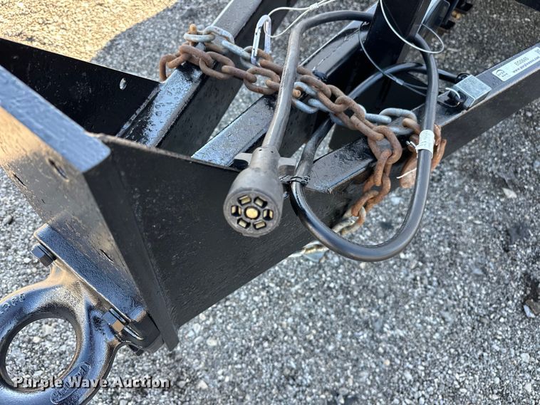 image for item EG0845 2015 United Trailers  UXT-8.518TA70 enclosed cargo trailer