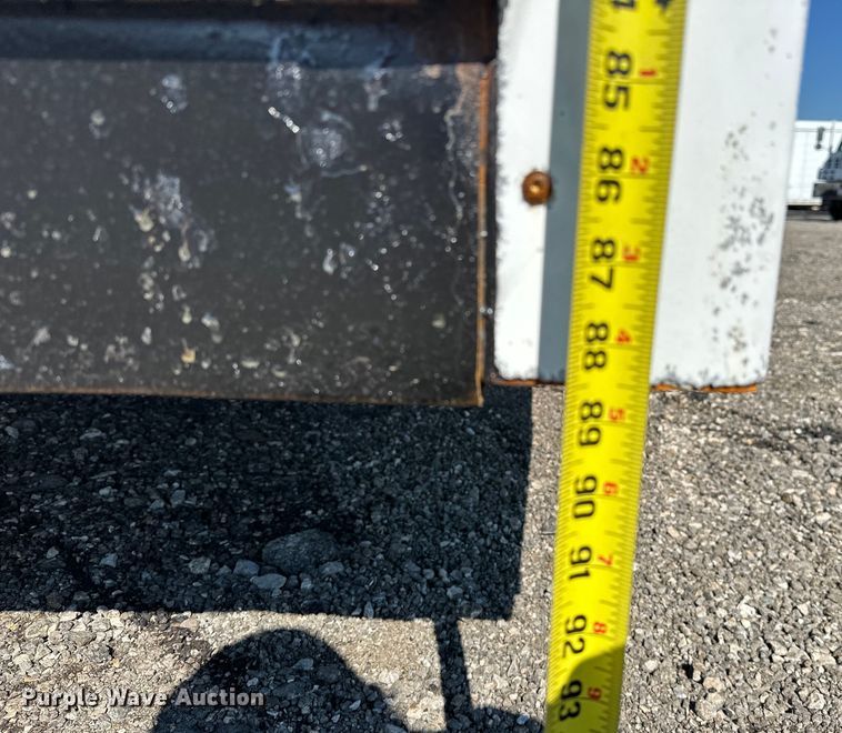 image for item EG0845 2015 United Trailers  UXT-8.518TA70 enclosed cargo trailer