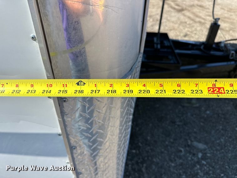 image for item EG0845 2015 United Trailers  UXT-8.518TA70 enclosed cargo trailer