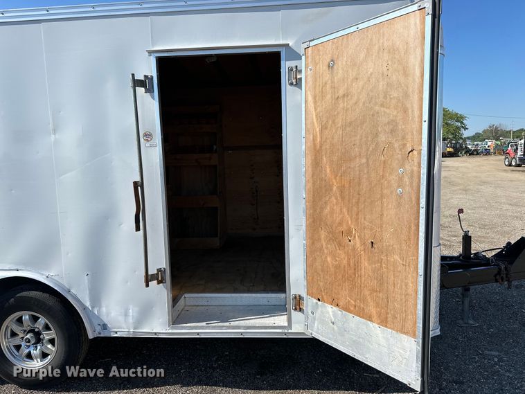 image for item EG0845 2015 United Trailers  UXT-8.518TA70 enclosed cargo trailer