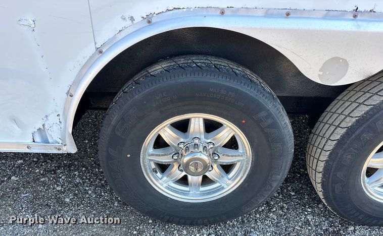 image for item EG0845 2015 United Trailers  UXT-8.518TA70 enclosed cargo trailer