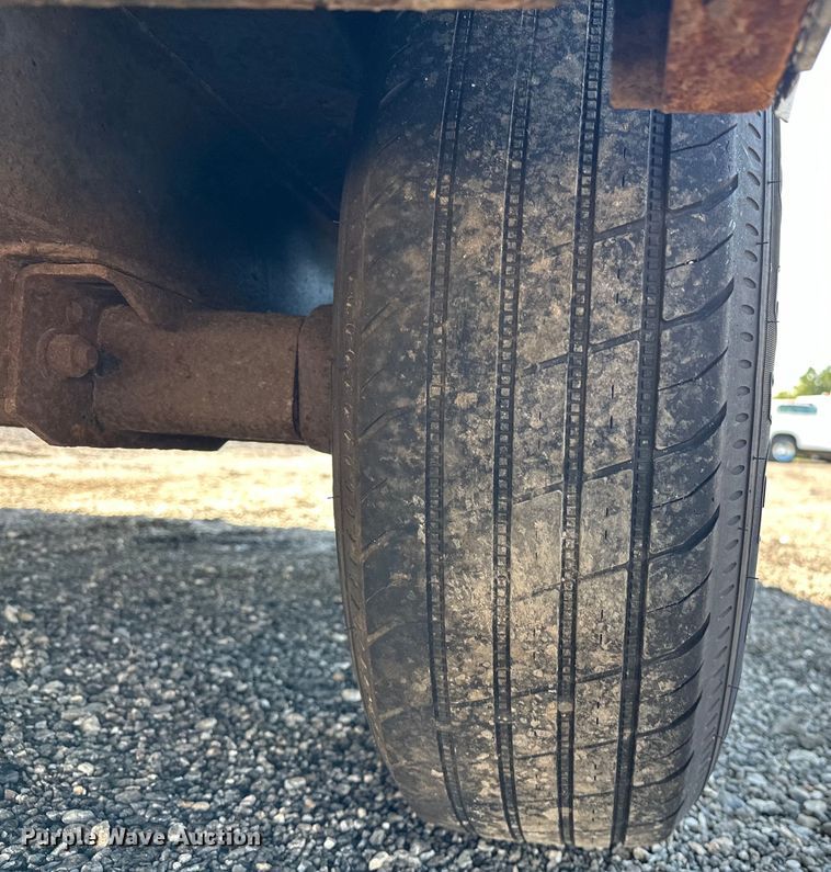 image for item EG0845 2015 United Trailers  UXT-8.518TA70 enclosed cargo trailer