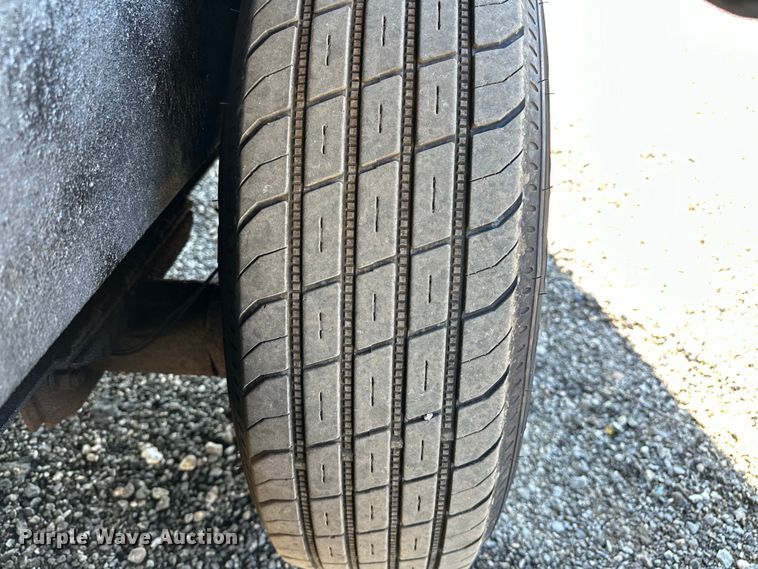 image for item EG0845 2015 United Trailers  UXT-8.518TA70 enclosed cargo trailer