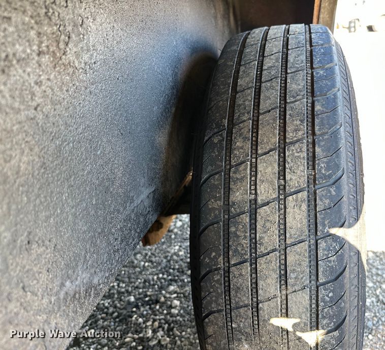 image for item EG0845 2015 United Trailers  UXT-8.518TA70 enclosed cargo trailer