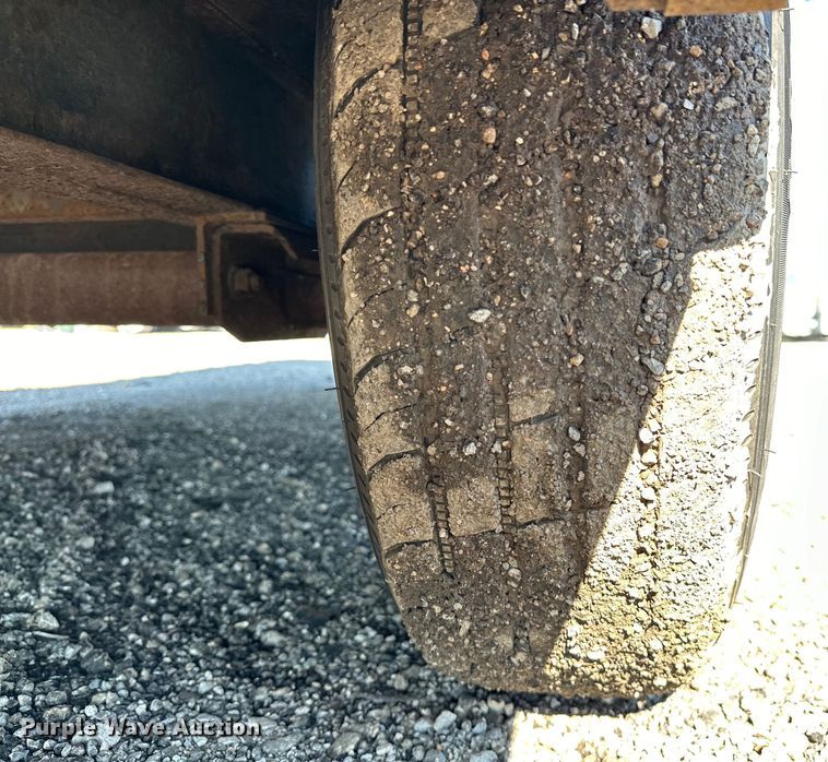 image for item EG0845 2015 United Trailers  UXT-8.518TA70 enclosed cargo trailer