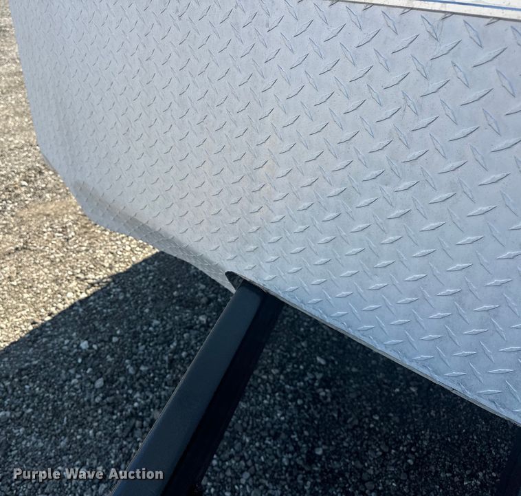 image for item EG0848 2016 United Trailers  UXT-8.518TA70 enclosed cargo trailer