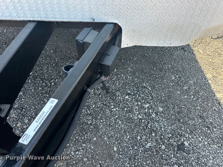 image for item EG0848 2016 United Trailers  UXT-8.518TA70 enclosed cargo trailer