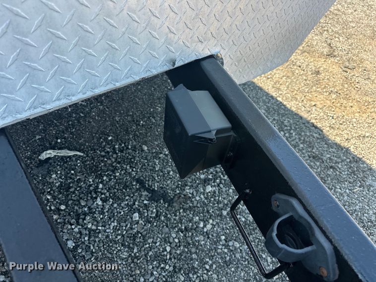 image for item EG0848 2016 United Trailers  UXT-8.518TA70 enclosed cargo trailer