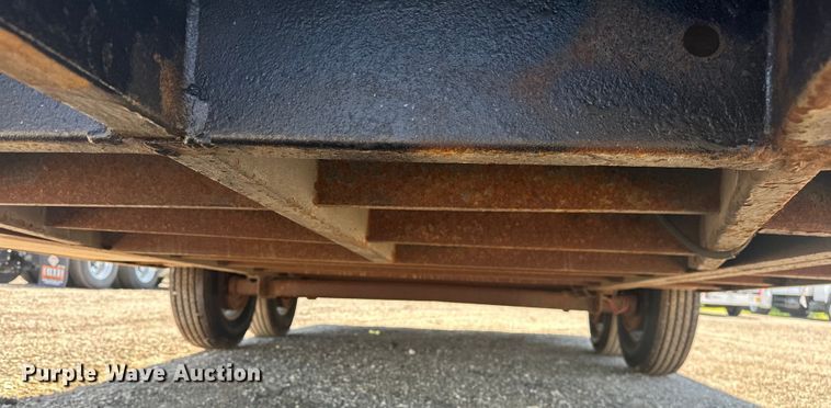 image for item EG0848 2016 United Trailers  UXT-8.518TA70 enclosed cargo trailer