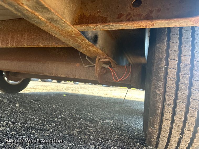 image for item EG0848 2016 United Trailers  UXT-8.518TA70 enclosed cargo trailer