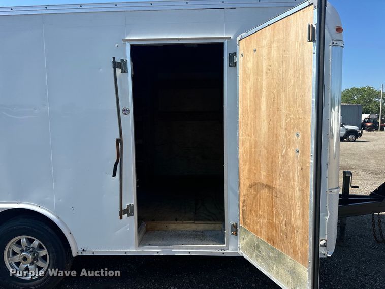 image for item EG0848 2016 United Trailers  UXT-8.518TA70 enclosed cargo trailer