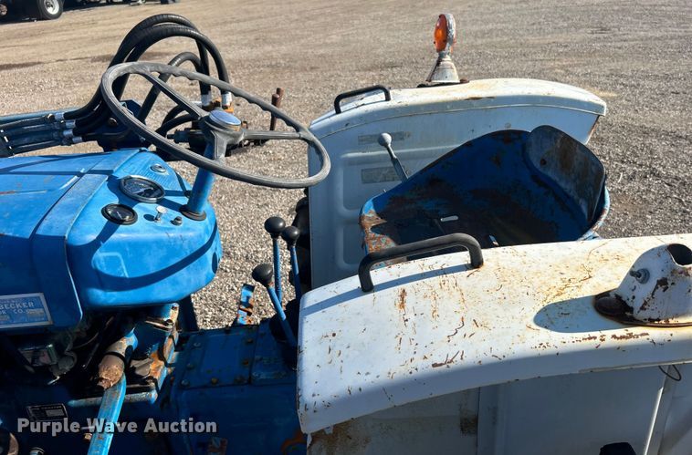 image for item EG0854 1978 Ford 1600 MFWD tractor