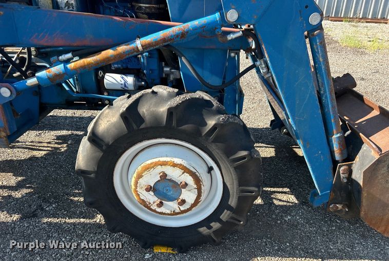 image for item EG0854 1978 Ford 1600 MFWD tractor