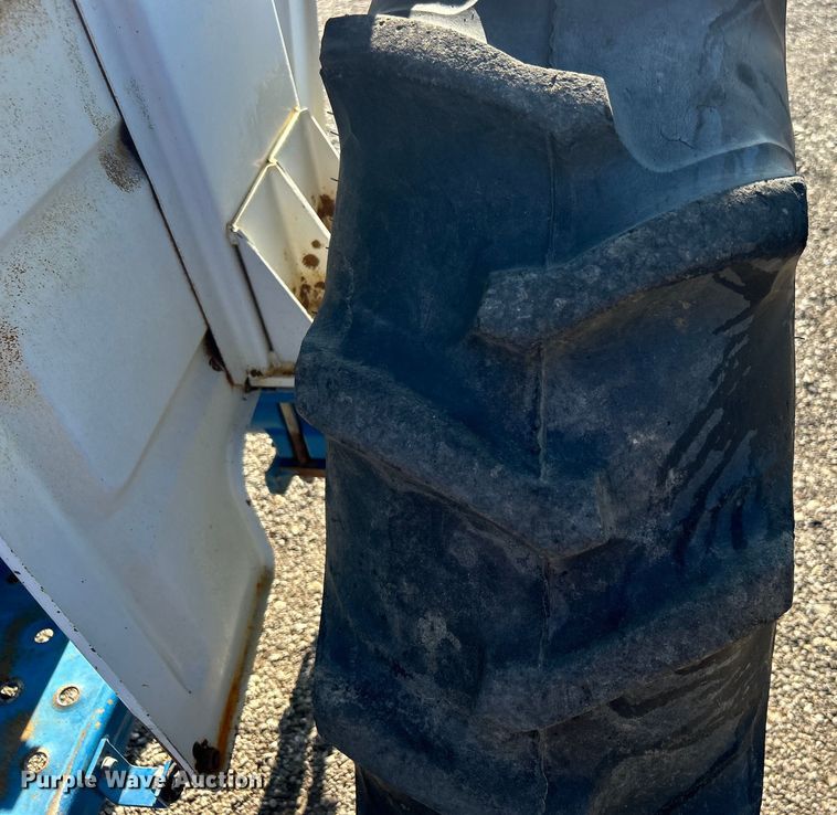 image for item EG0854 1978 Ford 1600 MFWD tractor