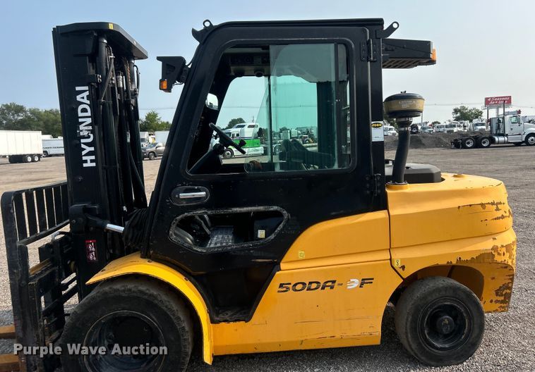 image for item EG0873 2017 Hyundai 50DA-9F forklift