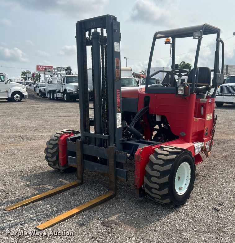 image for item EG0875 2006 Moffett M55 forklift