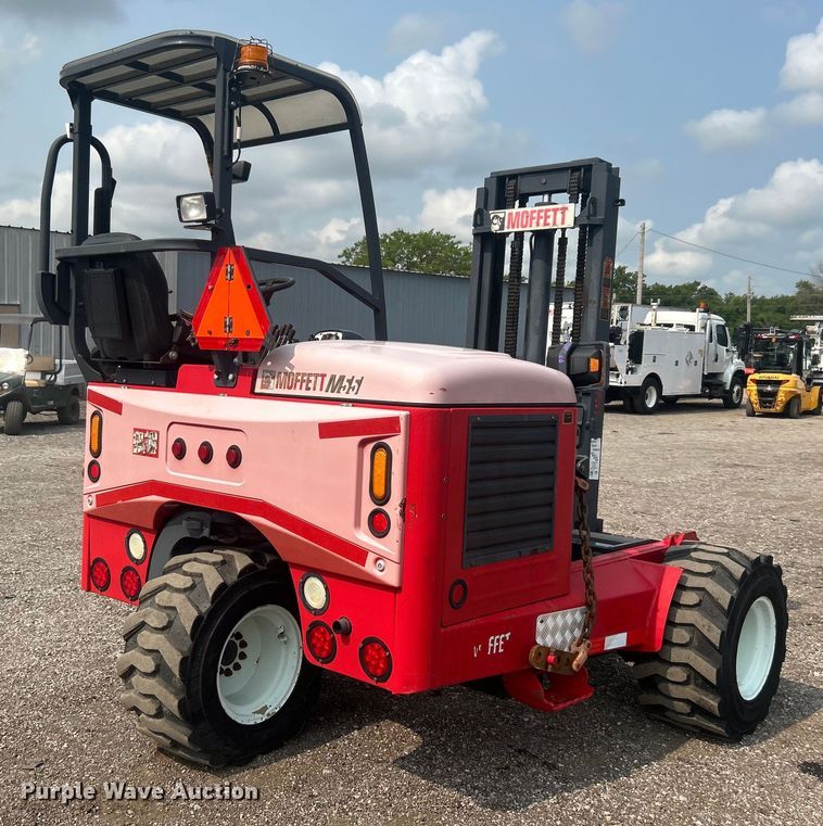 image for item EG0875 2006 Moffett M55 forklift