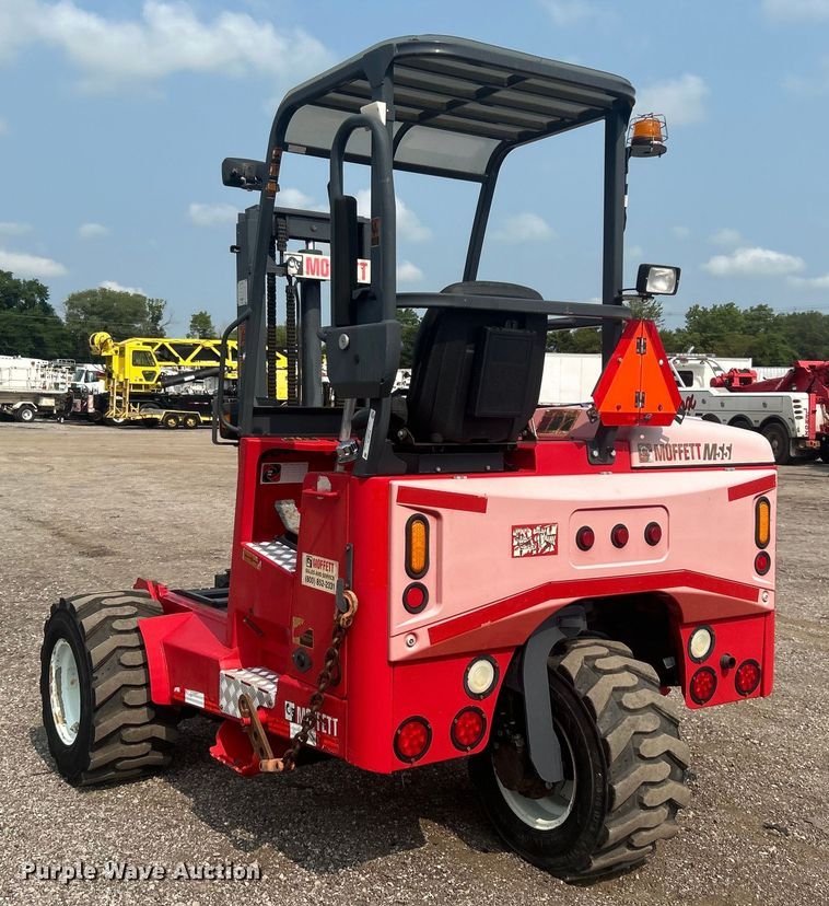 image for item EG0875 2006 Moffett M55 forklift