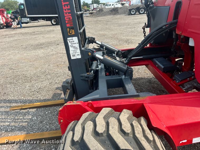 image for item EG0875 2006 Moffett M55 forklift