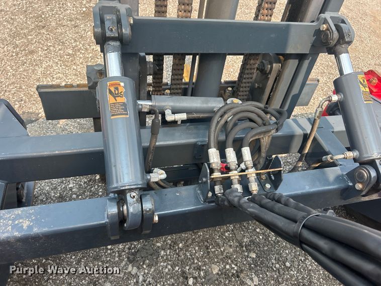 image for item EG0875 2006 Moffett M55 forklift