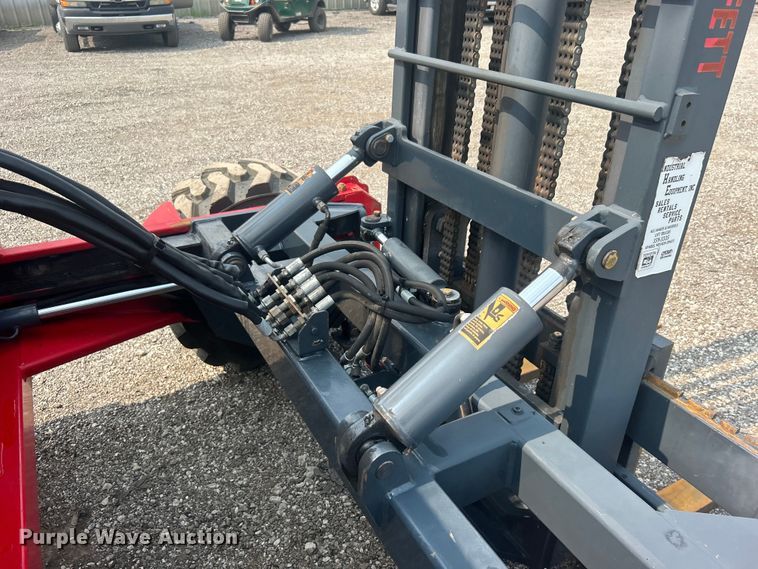 image for item EG0875 2006 Moffett M55 forklift