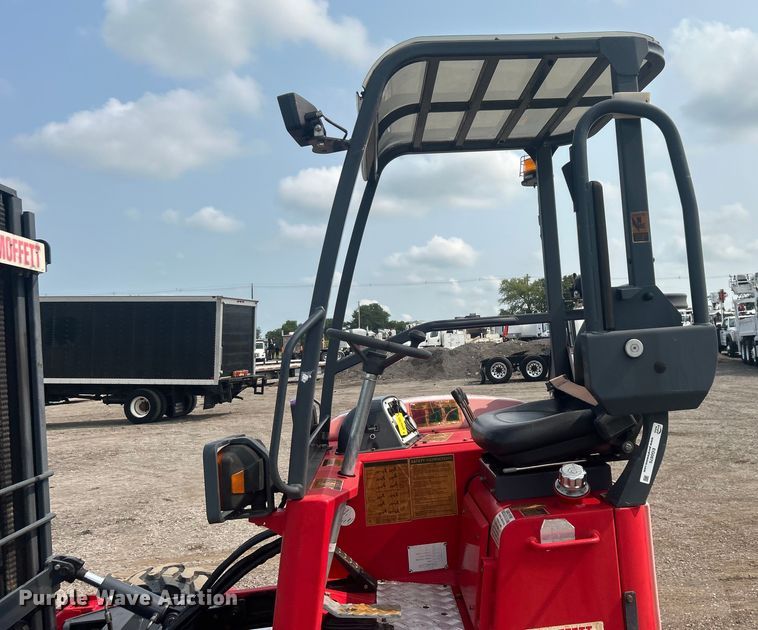 image for item EG0875 2006 Moffett M55 forklift