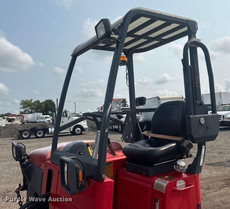 image for item EG0875 2006 Moffett M55 forklift