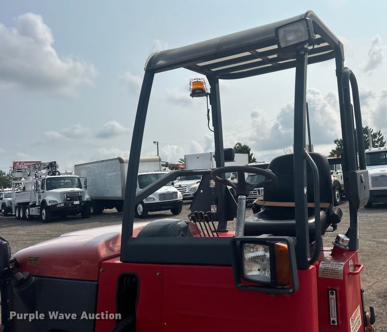 image for item EG0875 2006 Moffett M55 forklift